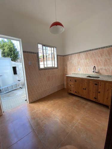 Venta De Casa En La Blanqueada 2 Dormitorios Dueño Vende Padrón Unico Amplio Fondo Excelente Ubicación