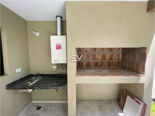 Imagen 8 de 22 de Venta. Claros Del Bosque. Casa Desarrollada En 1 Sola Planta. 2 Dorm 2 Baños Completos Patio Galeria Cochera
