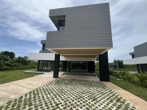 Villa Lista Para Estrenar, Vive El Lujo Y La Comodidad En Vistacana, Punta Cana, Con Piscina, 4 Habitaciones