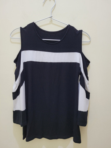 Blusa Negra Con Blanco Hombros Descubiertos