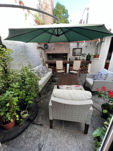 Vendo Espectacular Casa Padron Unico, En Calle Cerrada Sin Transito, 3 Dormitorios, 3 Baños, Garaje, Terrazas Y Azotea, Acepta Banco, Zona Pocitos.