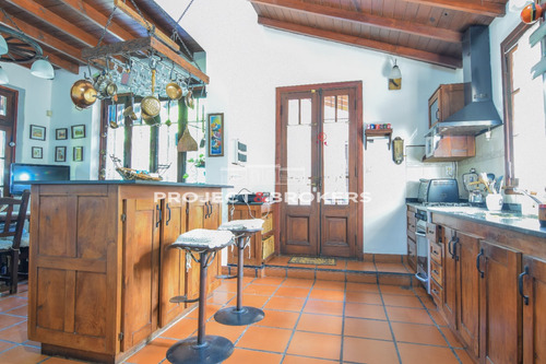 Encantadora Casa Rústica En Ituzaingo Norte
