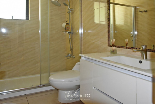 Departamento En Venta De 4 Dorm. En Las Condes / Metro Colon