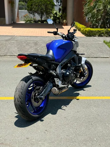 Excelente Mt-09 , Con Varios Accesorios , Full