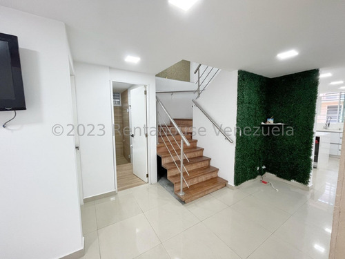 Casa Remodelada En Venta En Macaracuay Caracas Parrillera Psicina 3 Plantas Terraza Privada