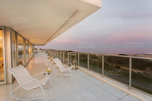 Espectacular Penthouse Duplex Mythos Ubicado En La Parada 31 Playa Brava.