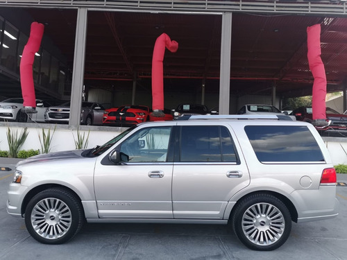 Imagen 2 de 12 de Lincoln Navigator Reserve Color Plata