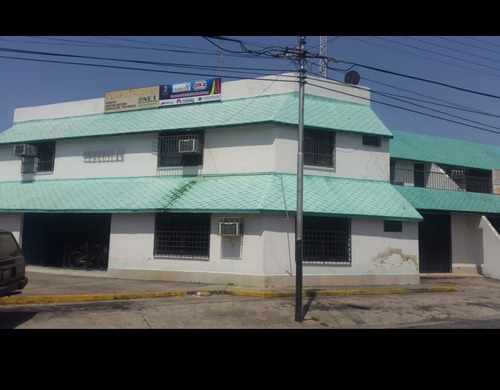 Imagen 2 de 8 de Centro Comercial En El Centro De Tinaquillo