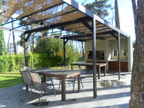 Muy Lindo Departamento De 2 D, 2 Baños Con Terraza Con Parrillero Ideal Para Vivir Todo El Año. Consulte!!!!!!!-ref:573