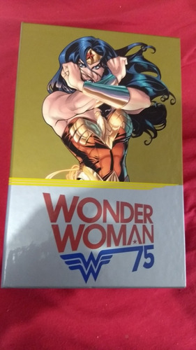 Wonder Woman 75 Anniversary Box Set Varios