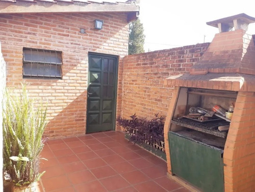 Imagen 3 de 11 de Casa De 4 Ambientes + Depto 2 Amb. En Planta Alta