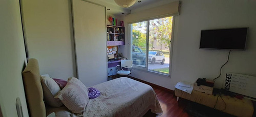 Venta. Casa Moderna Lote Interno, 4 Amb. Jardín Y Pileta. San Agustín. Villanueva.