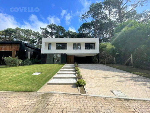 Imagen 1 de 30 de Casa A Estrenar En Barrio Privado En Parada 29 De Playa Brava, 4 Dormitorios En Suite.