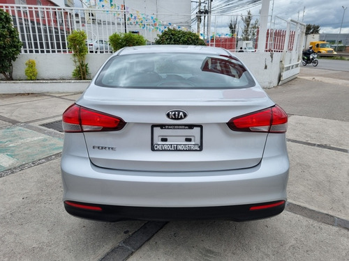 Imagen 5 de 13 de Kia Forte 2017 2.0 L Mt