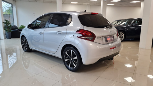 Peugeot 208 1.2 2017 Impecable Estado!!! ((gl Motors))