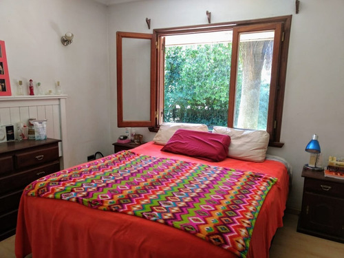 Venta Chalet 5 Amb Excelente-piscina-quincho-parque-cochera-parque-permuta-barrio El Grosellar