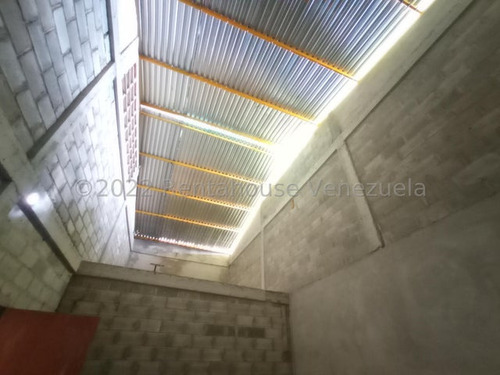 Galpon En Venta En La Prolongacion De La Av Aragua Rah #25-14995 Meglisf