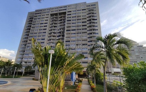 Apartamento En Venta En Playa Grande 24-11971 Sandy Pita