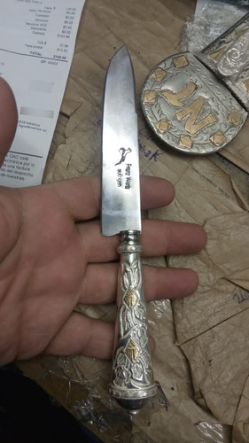 Imagen 2 de 2 de Puñal Plata Y Oro Con Vaina De Cuero De 16 Cm