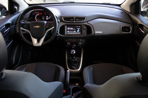 Imagen 4 de 14 de Chevrolet Onix Activ Nafta 2019 Plateado