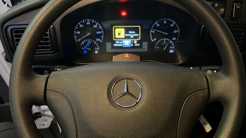 Mercedes Benz Accelo 815 / 2023 / Autoglas