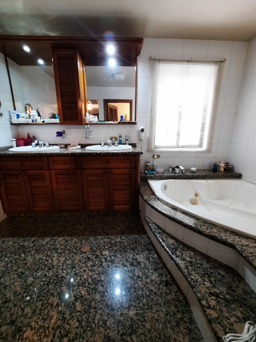 Yannet Inmuebles Vende Bella Casa En Lomas Del Este