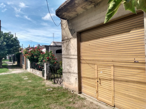 Casa Con Local Comercial Tres Ambientes Lote Jardín 