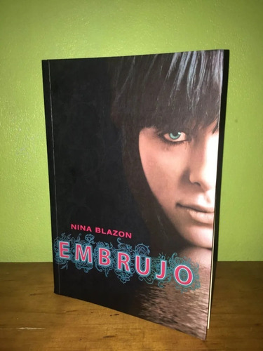 Libro, Embrujo De Nina Blazon. (Usado)