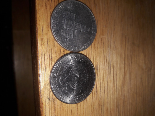 Imagen 4 de 4 de Half Dollar - Bicentenario (1776-1976) Y 1999