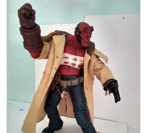 Boneco Hellboy Mezco 2008 ( Ver Fotos ) (Usado)