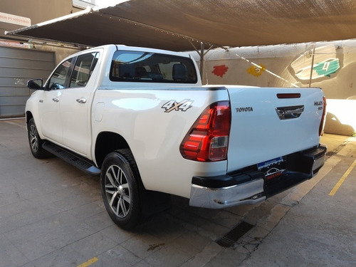 Toyota Hilux 2.8 Cd Srx 177cv 4x4 At 2017