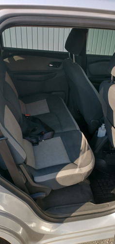Imagem 10 de 12 de Chevrolet Spin 2016 1.8 Lt 5l Aut. 5p