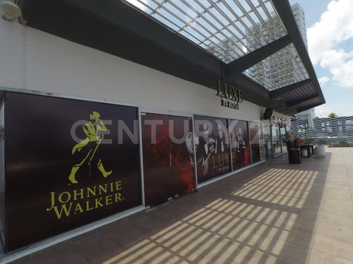 En Venta Local Comercial Con Excelente Ubicación En El Centro De Cancún C3139
