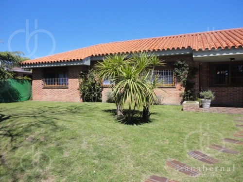 Imagen 23 de 30 de Punta Del Este, Chalet Con Gran Capacidad.- Ref: 655