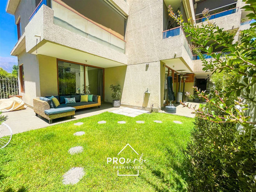 Departamento En Venta De 3 Dorm. Con Jardin En Las Condes