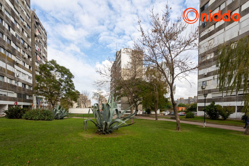 Imagen 10 de 12 de Venta De Apartamento En Malvín Norte De Dos Dormitorios (ref: Ndd-51)