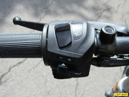 Imagen 6 de 25 de Husqvarna Svartpilen 200 Te