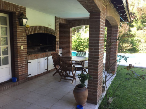 Imagen 16 de 19 de Alquiler Por Temporada: Chalet Tradicional En Dos Plantas De 4 Dorm, Dependencias, Doble Garaje Y Pileta Climatizada