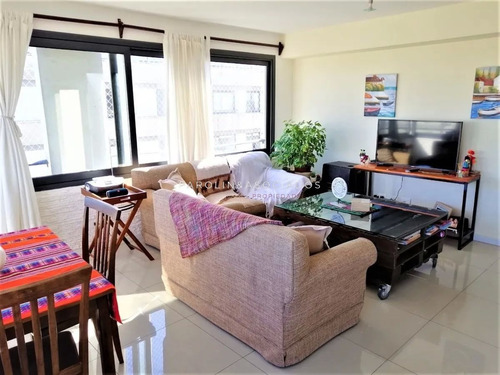 Imagen 5 de 11 de Apartamento Pent Huose.- Maldonado A Pasos De Playa Mansa.- Dos Dormitorios Dos Baños Living Comedor ,muy Linda Vista Cocina Con Lavadero Garaje .-