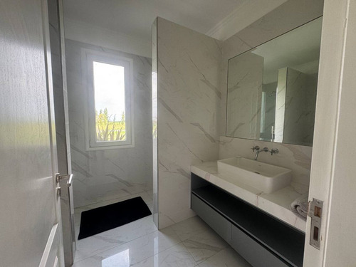 Casa En Venta En Chacras De Pergamino Con Pileta