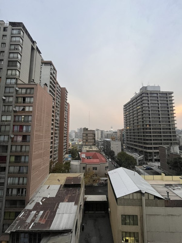 Cómodo Departamento A Pasos De Metro Santa Lucia