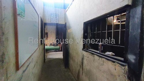Erika Armeya Vende, Galpon En La Avenida Libertador De Barquisimeto, Flex: 25-18059