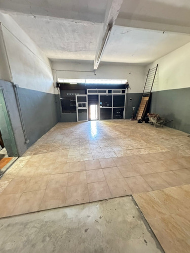 En Alquiler Local Comercial8x7.60 C/ Persiana Y Vidriera Sobre Avenida En Gerli (240)
