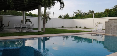 Renta Casa Con Alberca 1 Hab Col. Calzada Tuxpan Veracruz