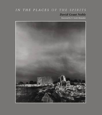 Libro In The Places Of The Spirits - David Grant Noble