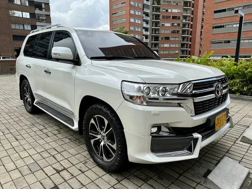 Toyota Land Cruiser SAHARA VXR LC200 DIESEL