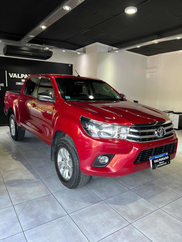 Imagen 8 de 21 de Toyota Hilux 2.8 Cd Srv 177cv 4x4 At