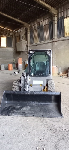 Imagem 8 de 8 de Bob Cat Volvo