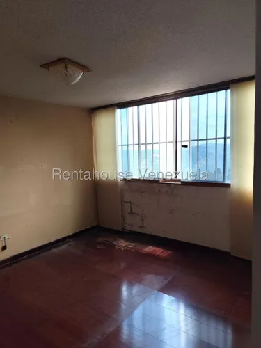 Excelente Townhouse En Venta El Hatillo #25-17948