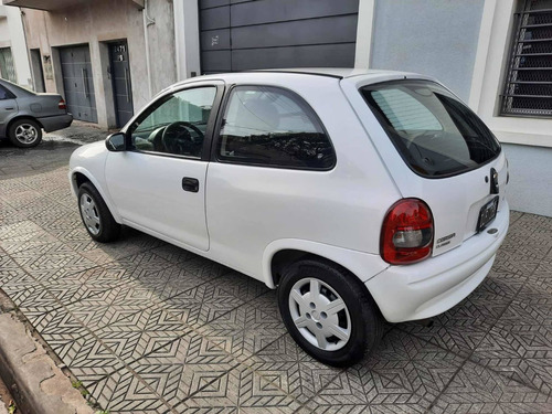 Imagen 8 de 15 de Chevrolet Corsa 2010 1.4 Cargo